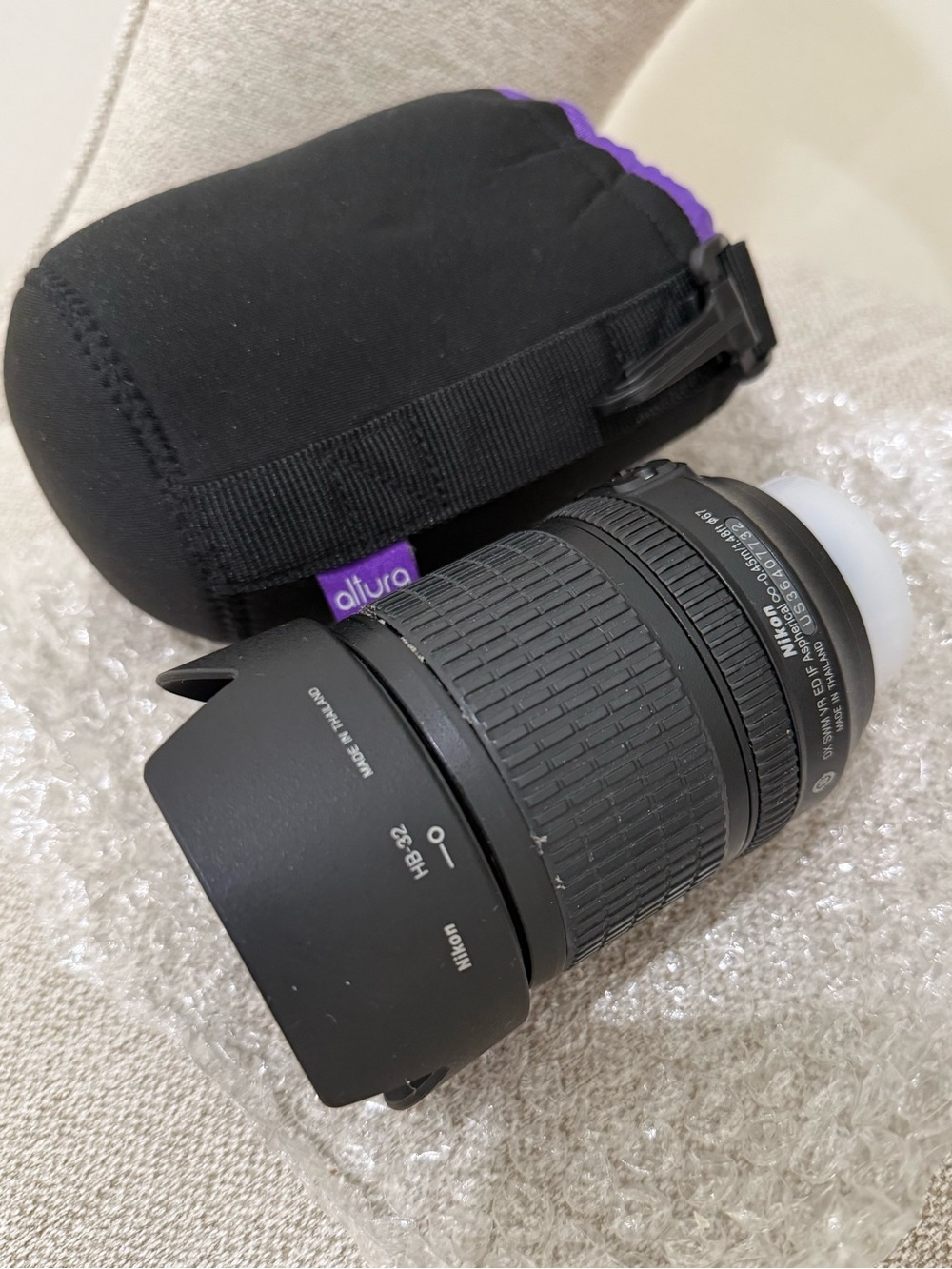 Nikon AF-P DX NIKKOR 18-55mm f/3.5-5.6G VR Lens + HB-32 Hood & Altura Case